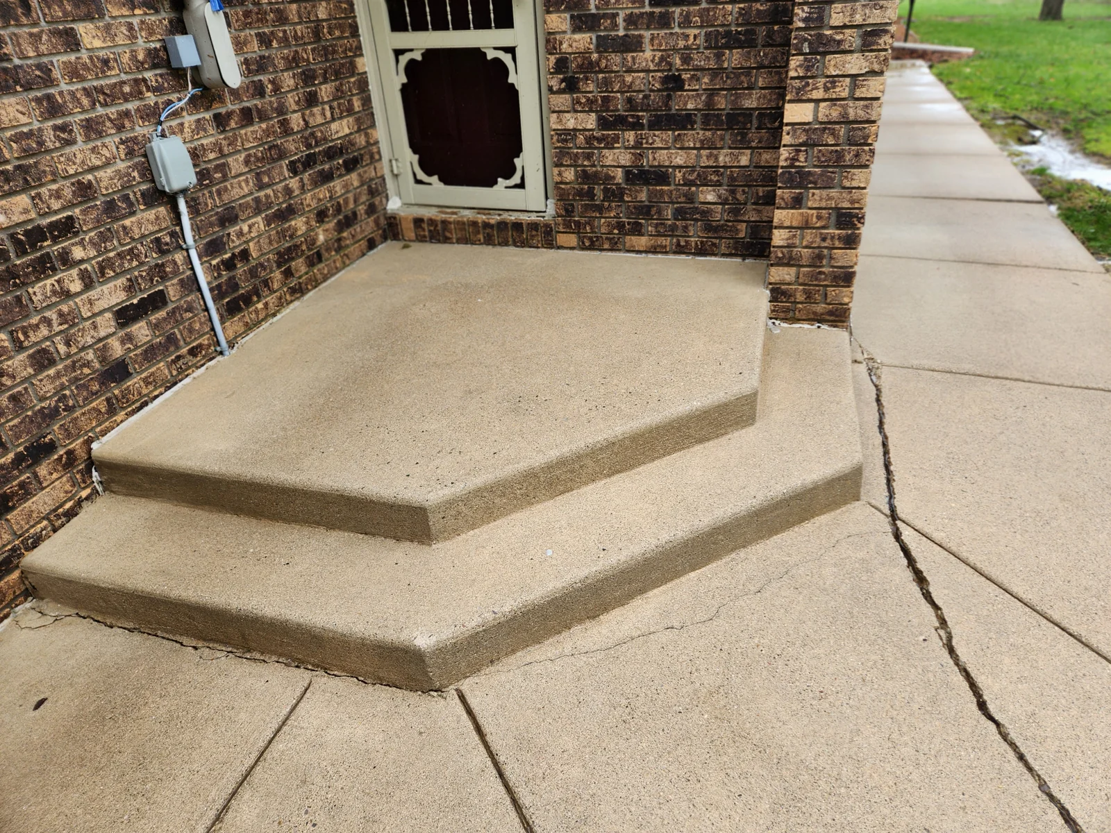 Kodiak Pressure Washing concrete cleaning project